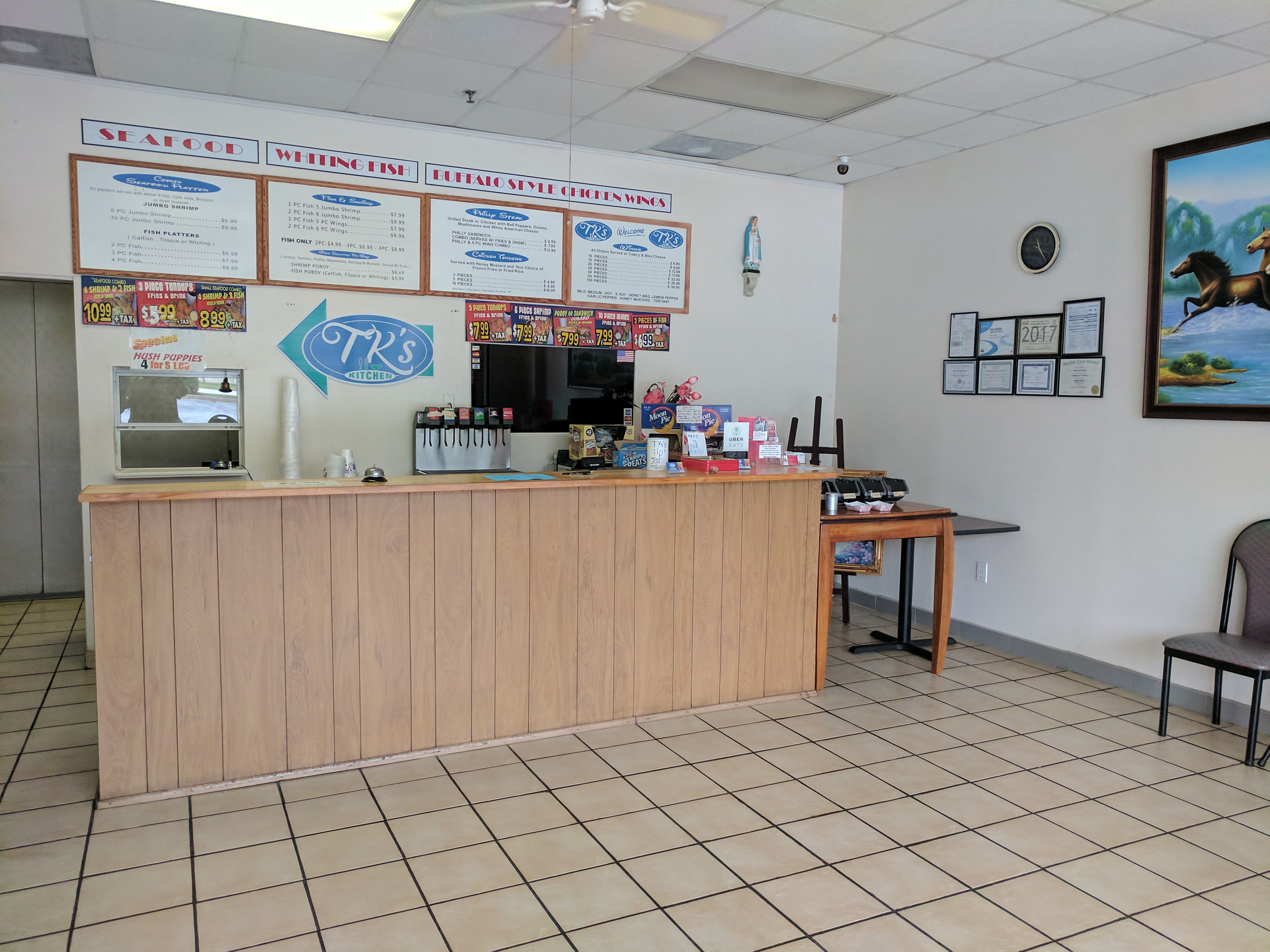 Wing/fish restaurant