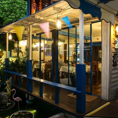 Bangkok, Bangkok Restaurant for sale: Set in a Thai house with 2 outdoor terraces (garden and sala) and an open lounge on the first floor, this restaurant is located on Sathorn