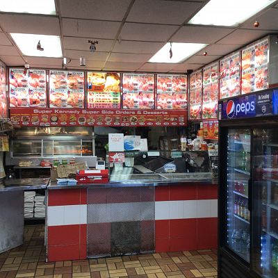 Bronx, NY Restaurant for sale: Best location for beginners great opportunity 
Under train station
Lots of foot traffic
Next to McDonald T-Mobile dunkindonut
