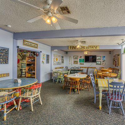 Sunrise Beach, TX Restaurant for sale: Turn Key Restaurant available in coveted Sunrise Beach, just seconds from Lake LBJ.