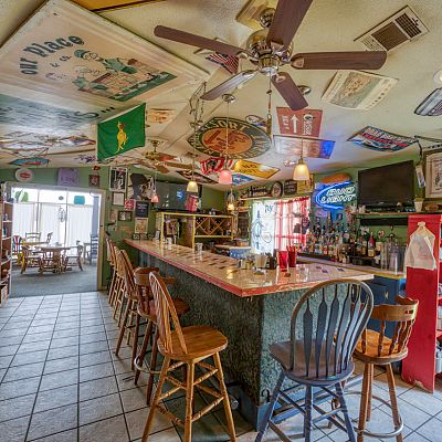 Sunrise Beach, TX Restaurant for sale: Turn Key Restaurant available in coveted Sunrise Beach, just seconds from Lake LBJ.