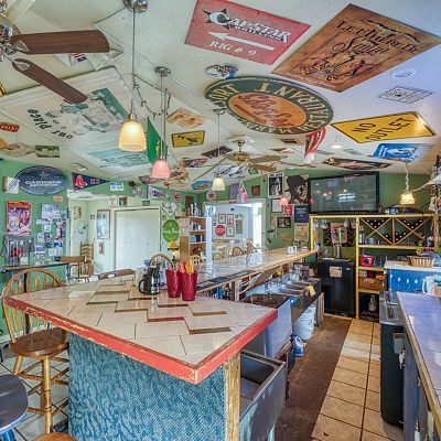 Sunrise Beach, TX Restaurant for sale: Turn Key Restaurant available in coveted Sunrise Beach, just seconds from Lake LBJ.