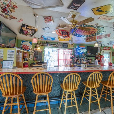 Sunrise Beach, TX Restaurant for sale: Turn Key Restaurant available in coveted Sunrise Beach, just seconds from Lake LBJ.