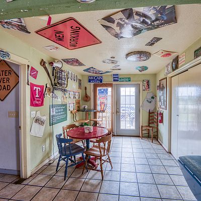 Sunrise Beach, TX Restaurant for sale: Turn Key Restaurant available in coveted Sunrise Beach, just seconds from Lake LBJ.