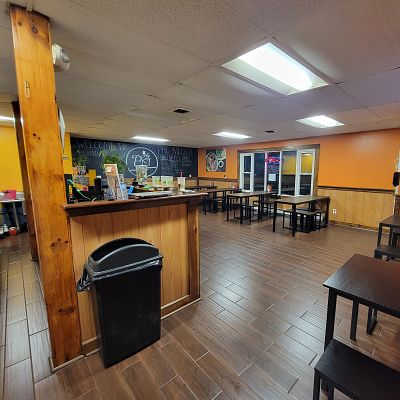 Madison, CT Restaurant for sale: This restaurant has a prime location near Near Hammonasset Beach. Easily noticeable and accessible.