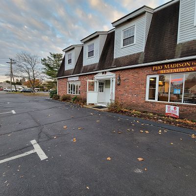 Madison, CT Restaurant for sale: This restaurant has a prime location near Near Hammonasset Beach. Easily noticeable and accessible.