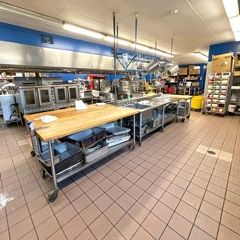 Welland, ON Restaurant for sale: Don't just own the business, invest in the property too! Well-establish, turn key, opportunity to be your own boss!