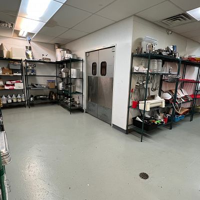 Holt, MI Restaurant for sale: Commercial Kitchen for Lease, Holt, MI – meticulously maintained, hood, walk-in freezer & refrigerator, subletting and other equip possible.