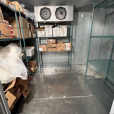 Holt, MI Restaurant for sale: Commercial Kitchen for Lease, Holt, MI – meticulously maintained, hood, walk-in freezer & refrigerator, subletting and other equip possible.