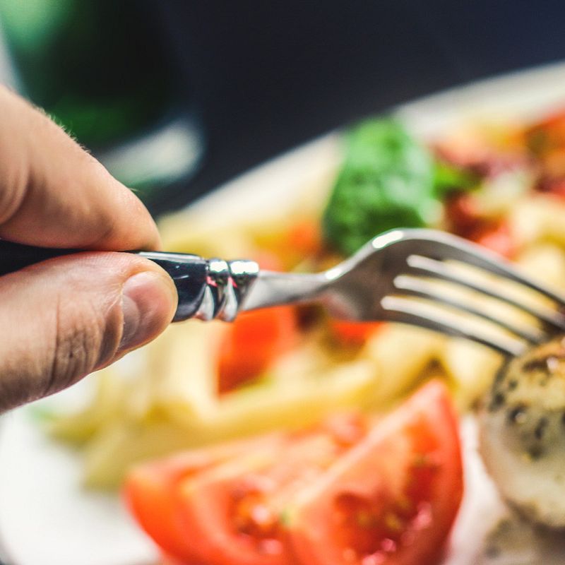 Roswell, GA Restaurant for sale: Well established wing and sandwich shop fully operational with high traffic in Roswell GA.
