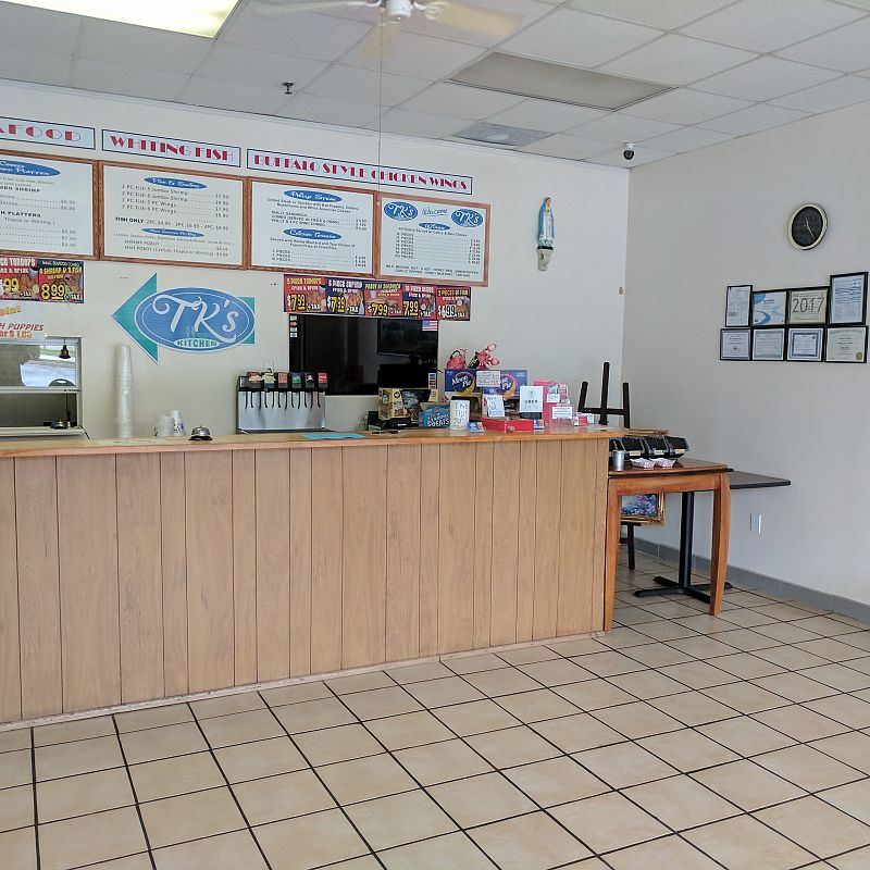 Jonesboro, GA Restaurant for sale: Want to start your restaurant? Like Wings? Low fund? This is for you. Very cheap Wing store to start your business. Need a bit of cleaning.